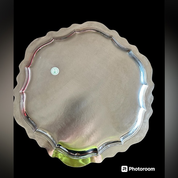 Silver plated platter International silver Co. Detailed scrollwork like new 13” - Picture 7 of 9
